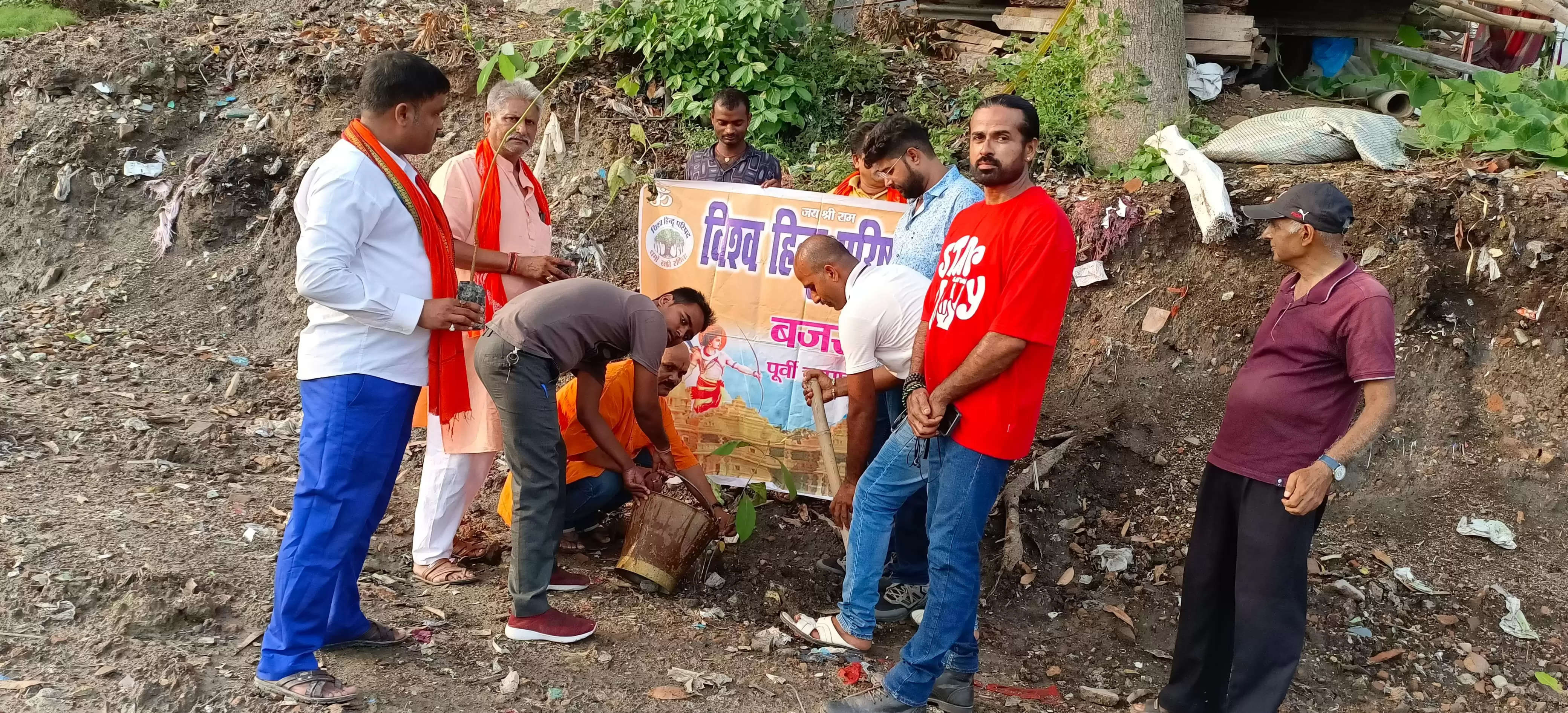 बजरंग दल ने सेवा सप्ताह के दौरान किया वृक्षारोपण व मंदिरो की सफाई