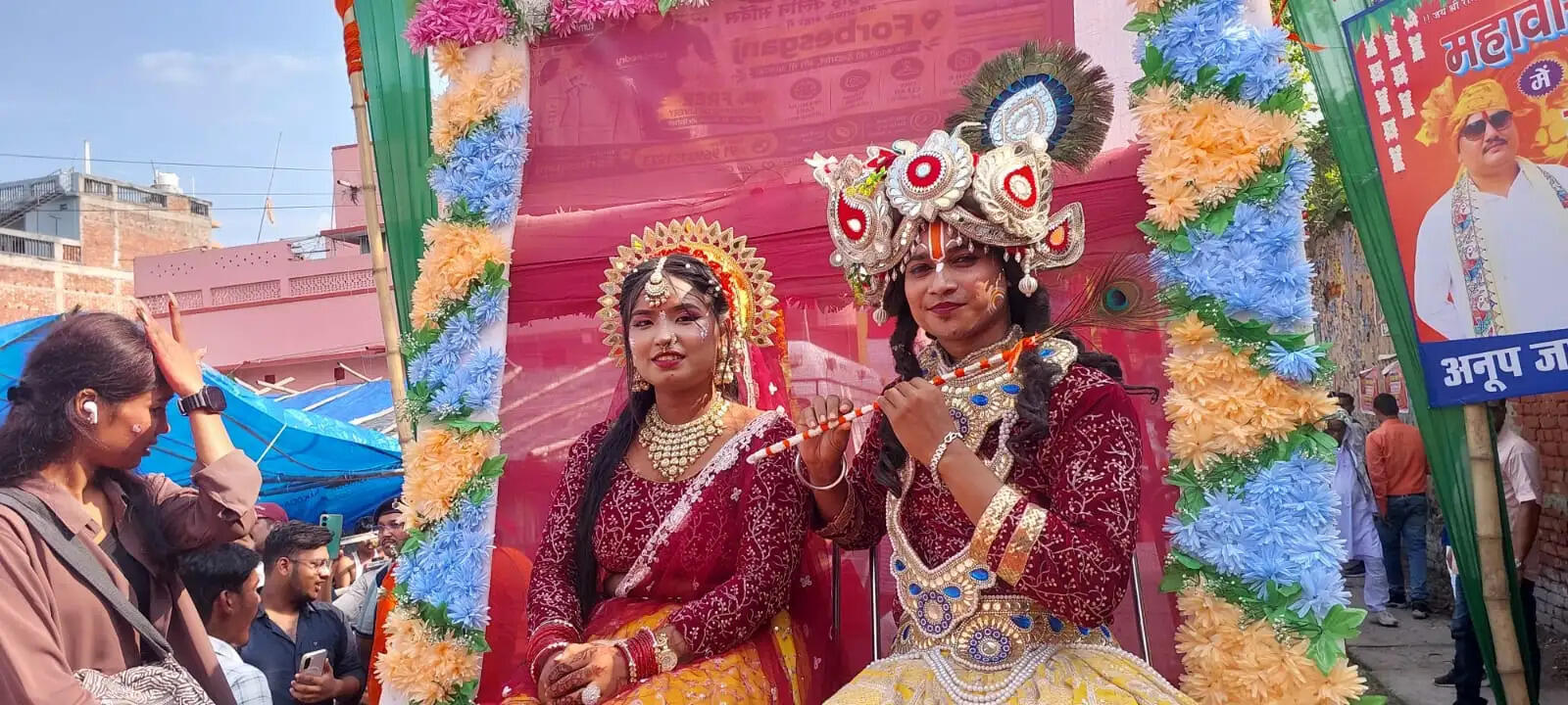 आदिवासी नृत्य और झांकी रही आकर्षण के केन्द्र
