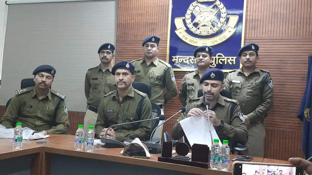 मंदसौर: पुलिस ने किया चैन स्नैचिंग की घटना का खुलासा, दो आरोपी गिरफ्तार, चैन बरामद