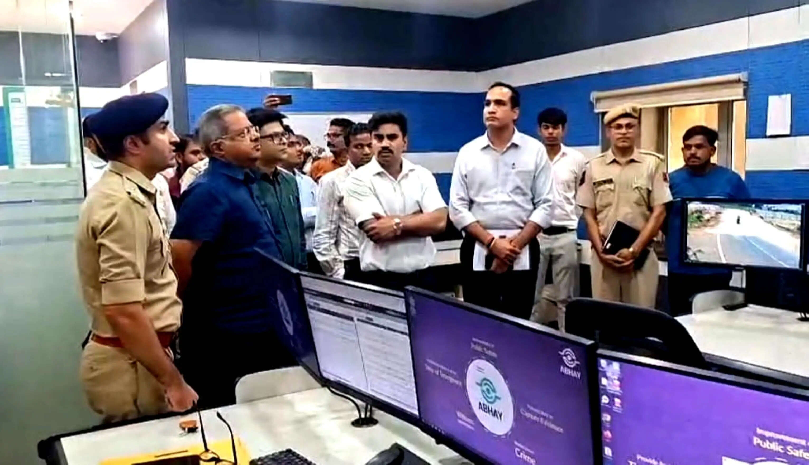 सीईसी टीम धौलपुर पहुंची, चंबल बजरी खनन निगरानी का निरीक्षण