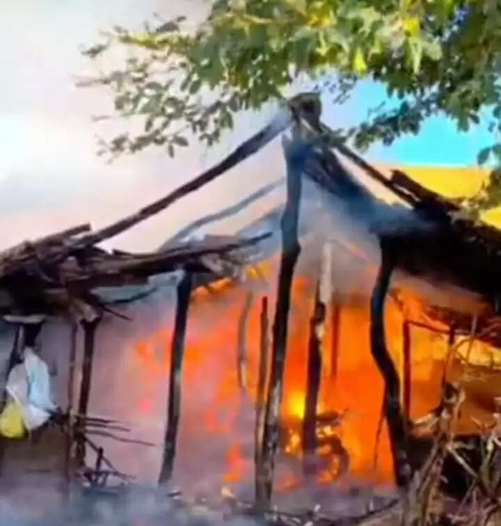 धार : किसान के कच्चे मकान में लगी आग, सारा सामान जलकर खाक