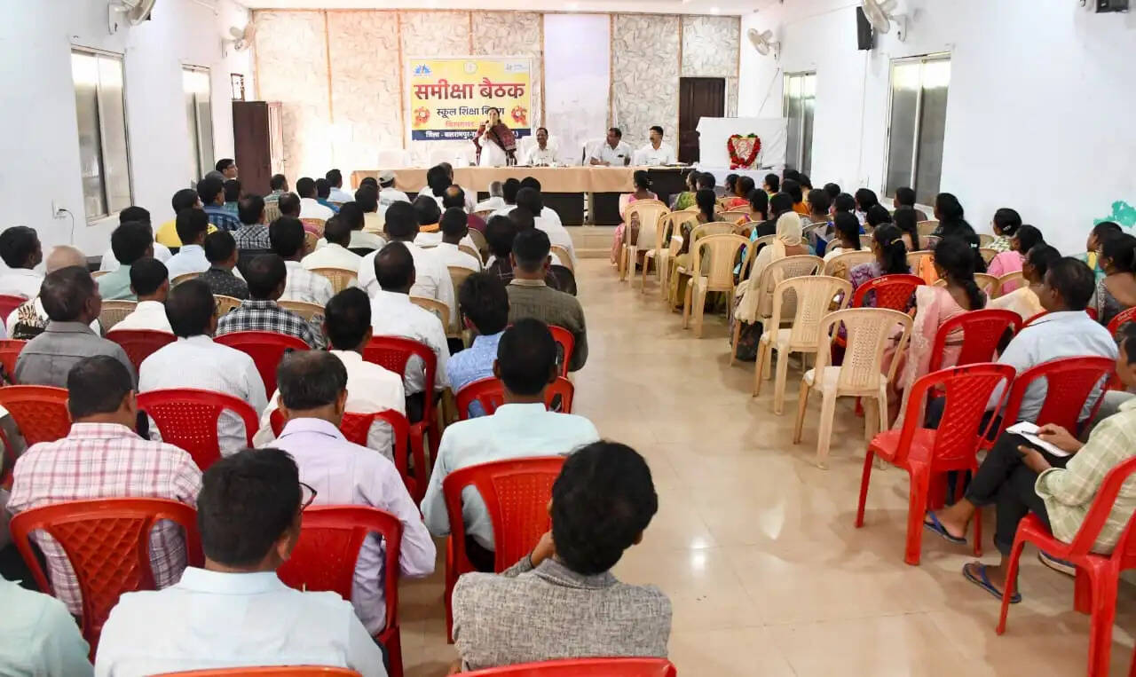 बलरामपुर : विद्यार्थियों के सर्वांगीण विकास में शिक्षकों की अहम भूमिका : कलेक्टर त्रिपाठी
