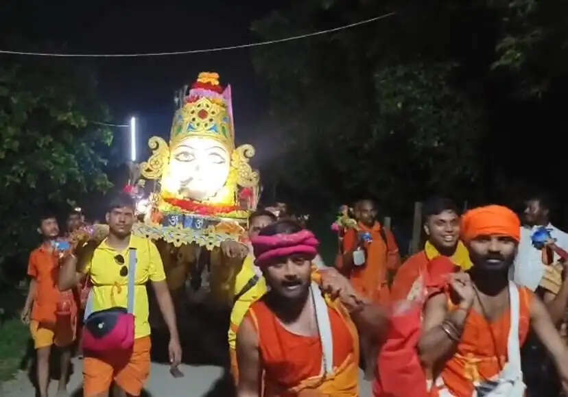 बोल बम के जयकारों से गुंजायमान हुआ कांवरिया पथ, सुल्तानगंज से देवघर तक उमड़ा आस्था का जनसैलाब