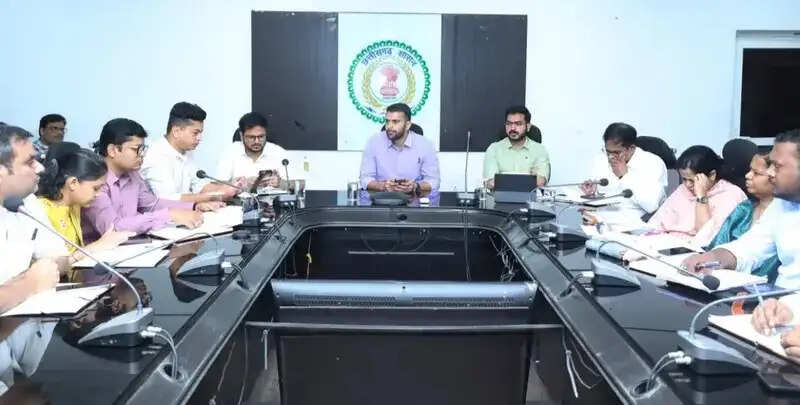 धरमजयगढ़ में ठेकेदार और इंजीनियर के विरुद्ध सख्त कार्रवाई के निर्देश