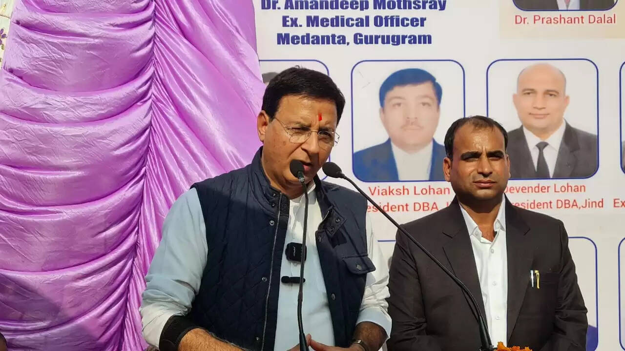 जींद : भाजपा सरकार में खिलाड़ी मर रहे हैं, डॉक्टर, व्यापारी डर रहे हैं : रणदीप सुरजेवाला