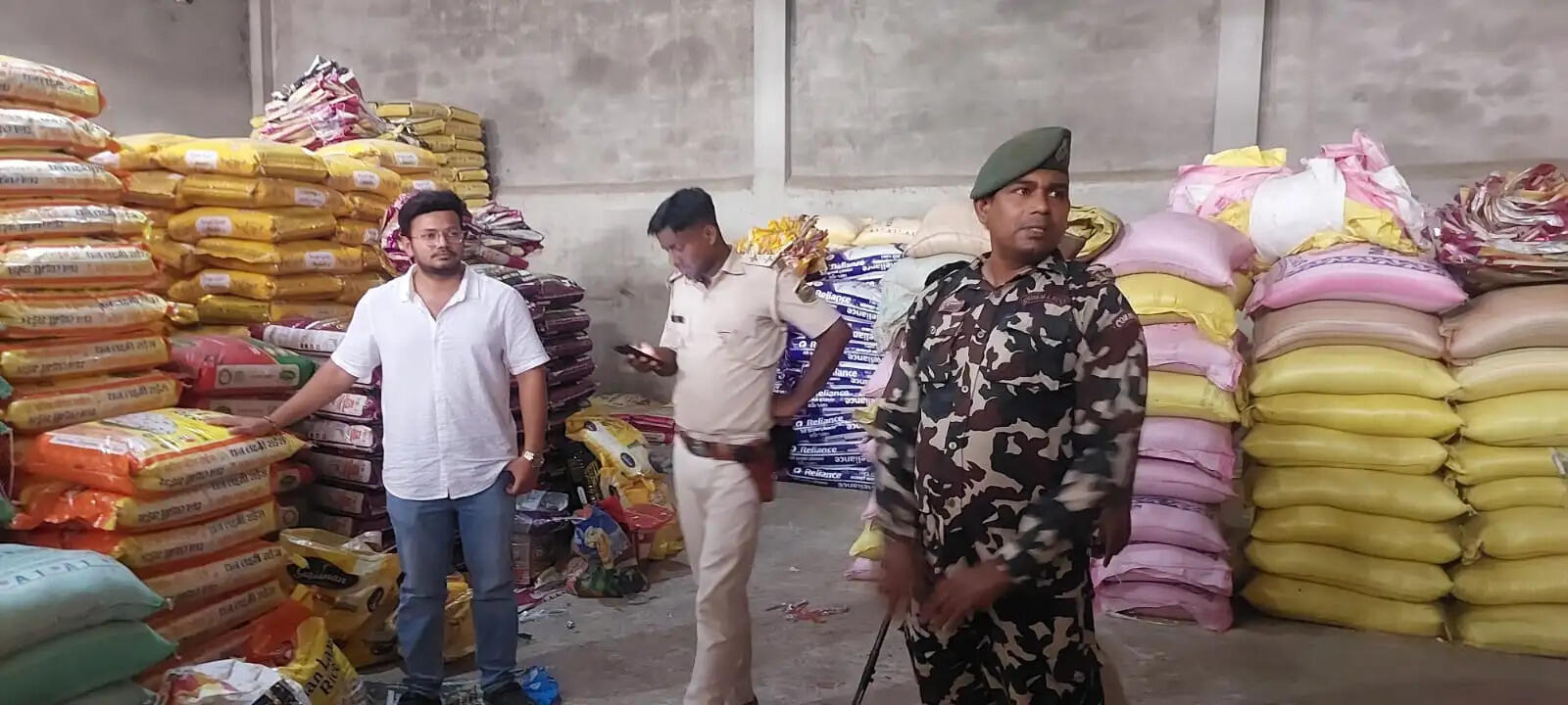 नामी कंपनी का सौ से अधिक बोरा डुप्लीकेट चावल पकड़ाया,यूपी के राइस मिल के मालिक के शिकायत पर कार्रवाई