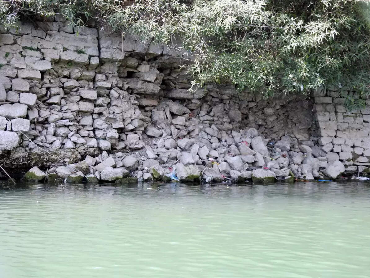 नैनी झील के चारों ओर होगा सुरक्षा दीवारों का पुनर्निर्माण, कराया जा रहा मृदा परीक्षण