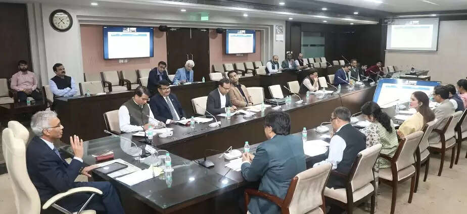 हितग्राही मूलक योजनाओं का लाभ सुनिश्चित हों : मुख्य सचिव जैन