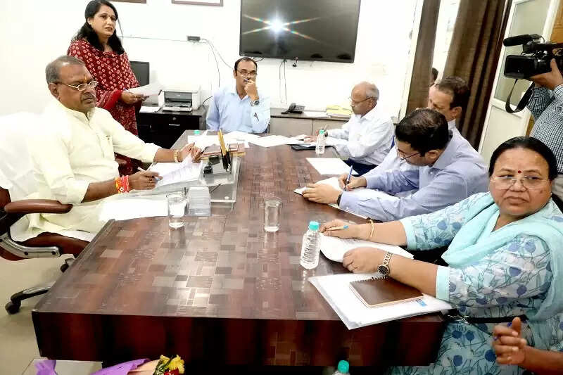 सामान्य वर्ग के निर्धन छात्रों के लिए नि:शुल्क कोचिंग और न्यूनतम आय सीमा बढ़ाने के भेजेंगे प्रस्ताव: मंत्री कुशवाह