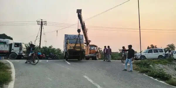 हाईवे पर चला बुलडोजर, दाहा पुल से वैशाखी तक अतिक्रमण पर बड़ी कार्रवाई