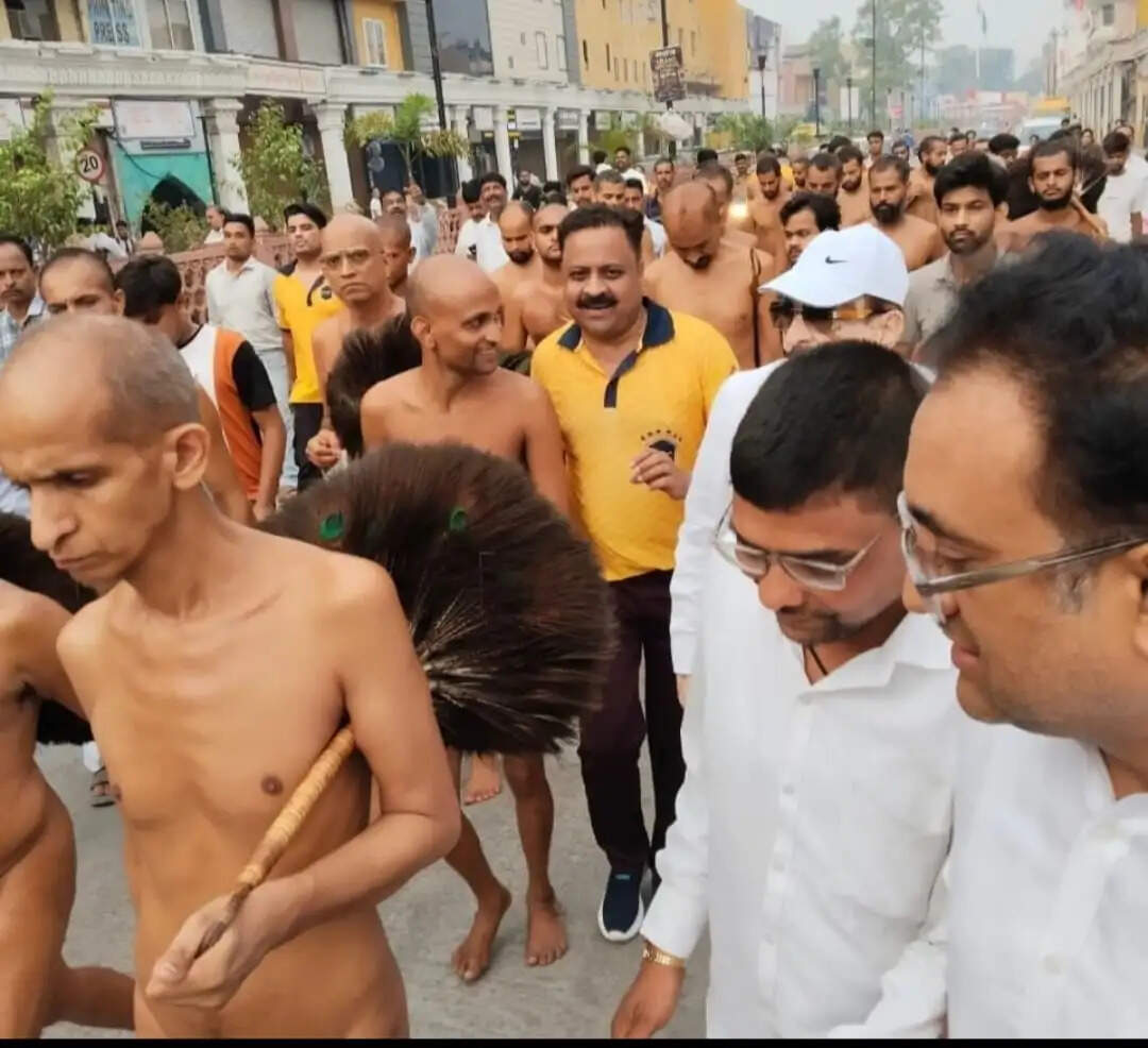 मुरादाबाद में आचार्य श्री 108 विशुद्ध सागर जी महाराज ससंघ का मंगल प्रवेश
