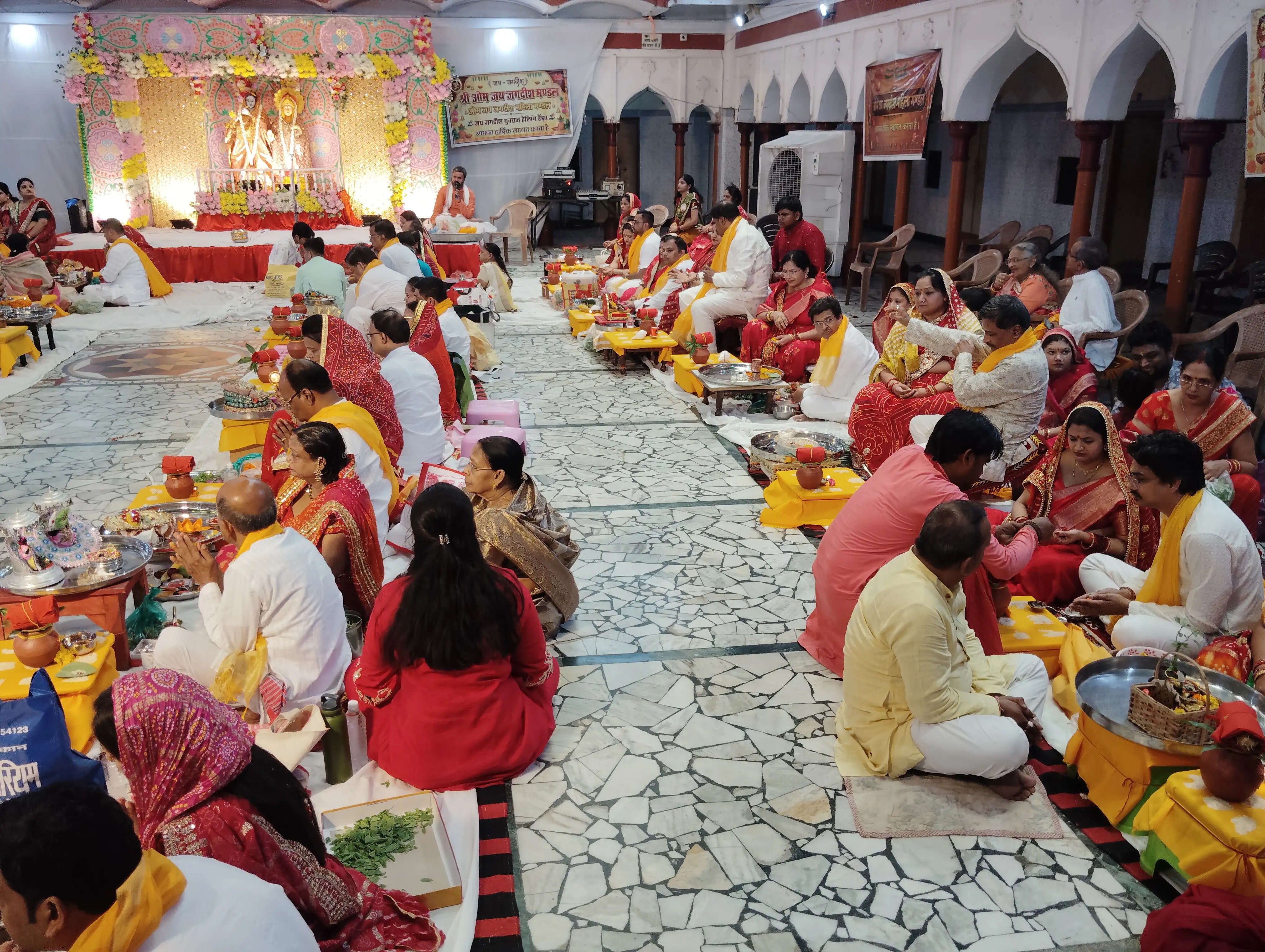 विष्णु सहस्त्रार्चन से गूंजा सिविल लाइंस, 32 परिवारों ने किया सामूहिक पूजन : अर्चना गुप्ता