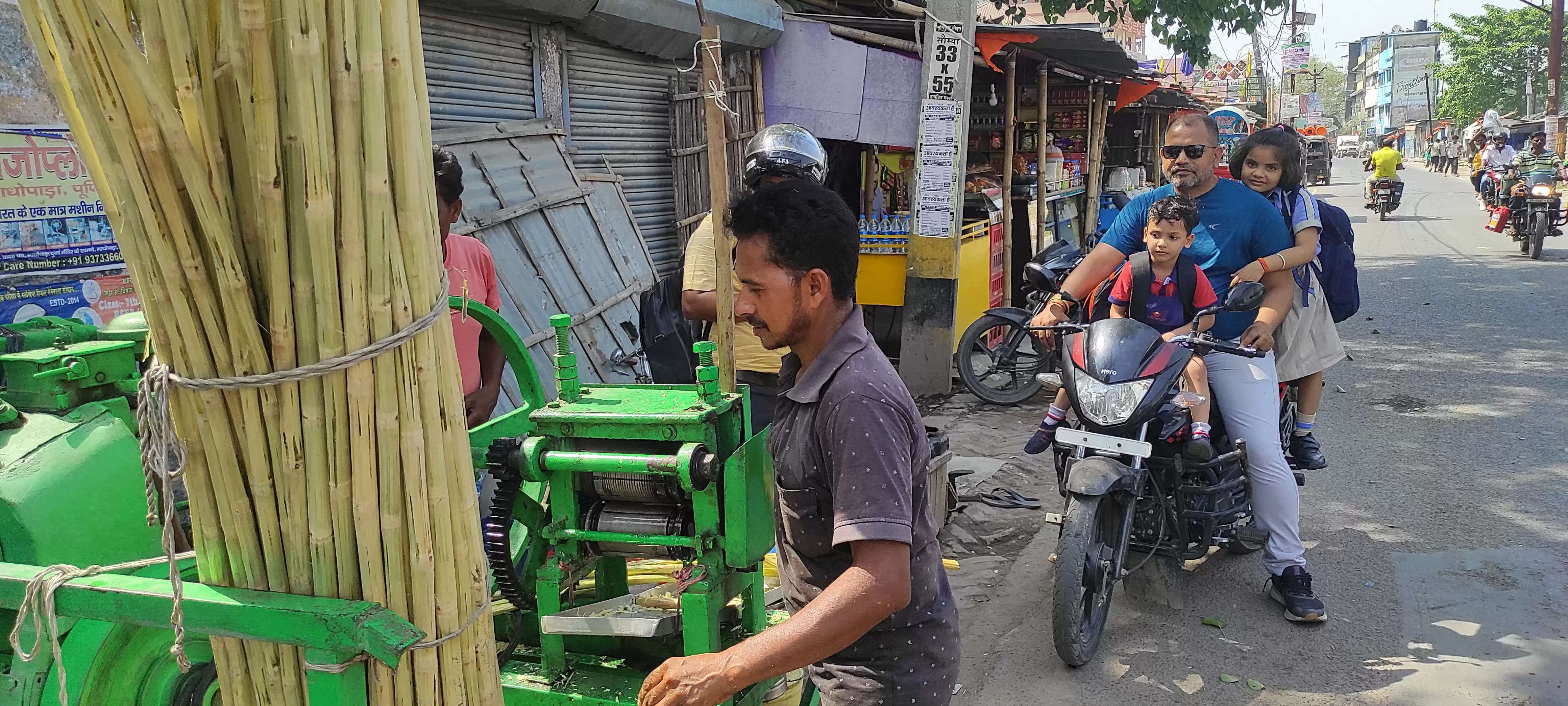 झुलसा देने वाली गर्मी ने लोगों का जीना किया मुहाल,कोल्ड ड्रिंक और जूस की बढ़ी मांग