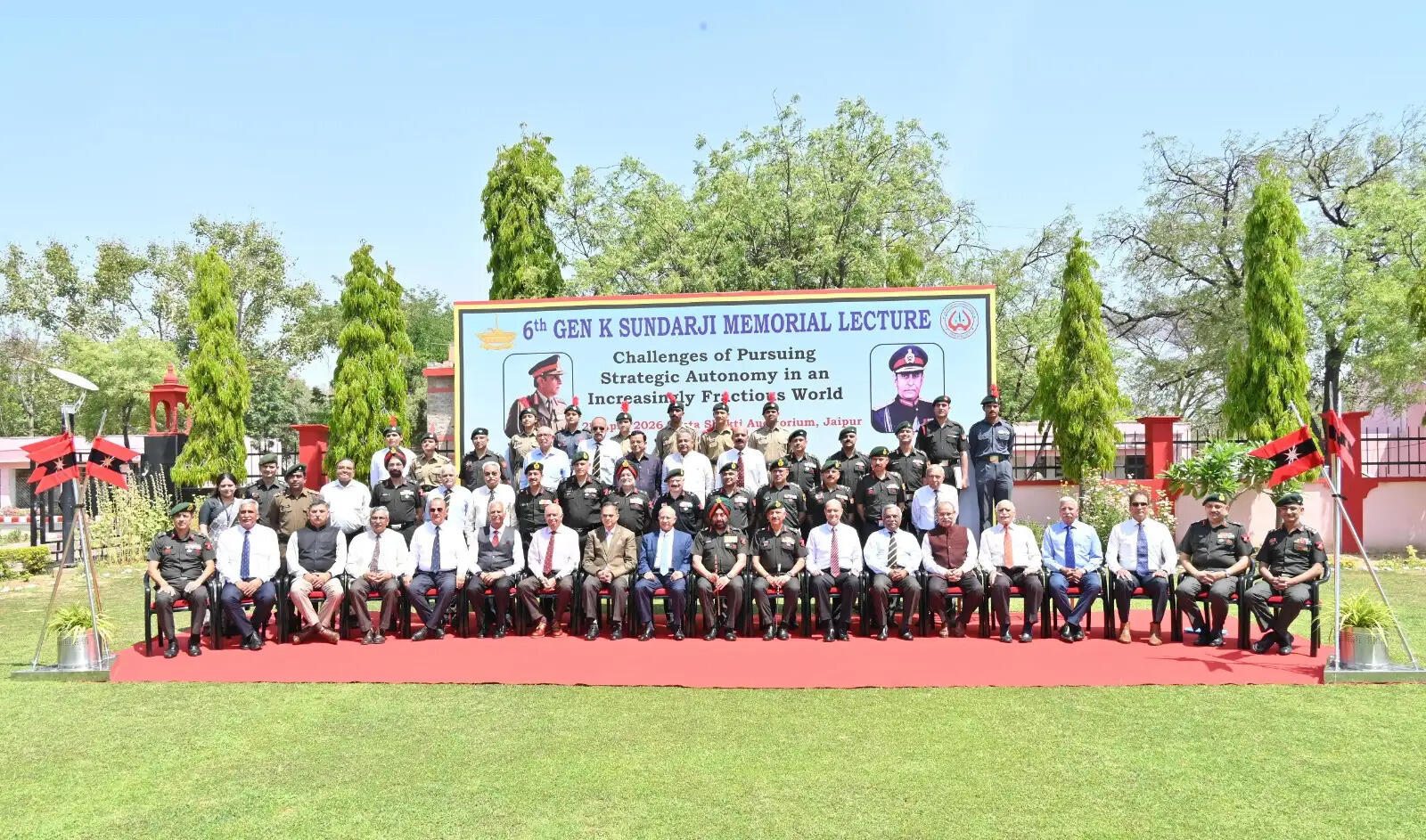 तेजी से विखंडित होती वैश्विक व्यवस्था में रणनीतिक स्वायत्तता प्राप्त करने की चुनौतियाँ पर सेमीनार