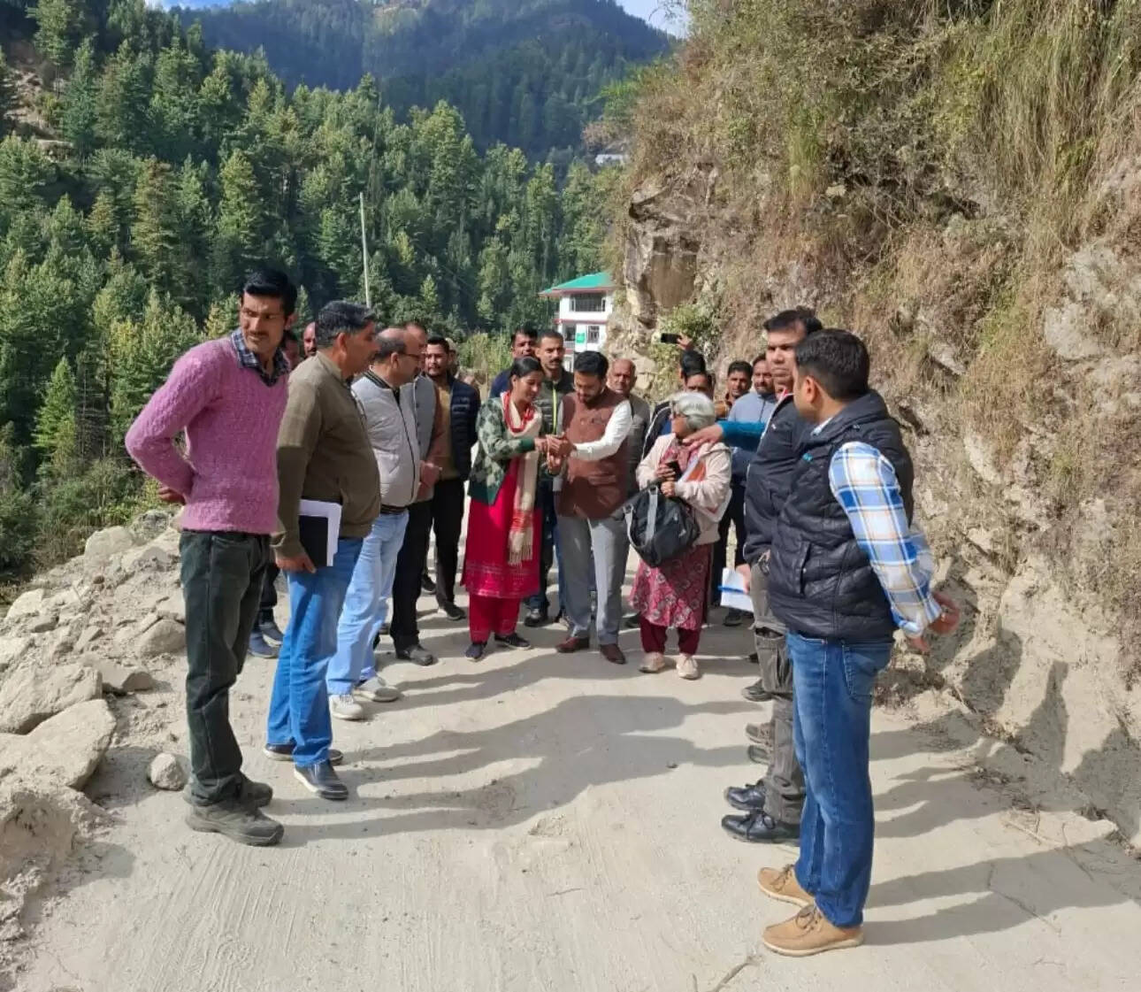 एनडीएमए विशेषज्ञ टीम ने सराज क्षेत्र के आपदा प्रभावित इलाकों का किया निरीक्षण