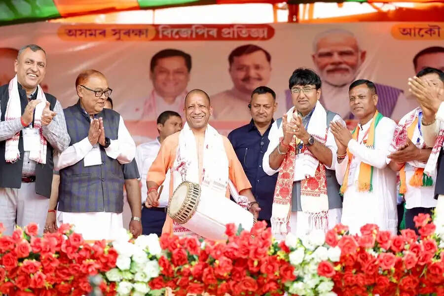 कांग्रेस घुसपैठ एवं दंगा कराती थी, भाजपा उन्हें निकाल बाहर करती है : योगी आदित्यनाथ