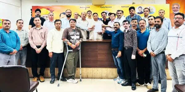 बीजेपी कर्मचारियों के अधिकारों और हितों की रक्षा के लिए प्रतिबद्ध - सत शर्मा