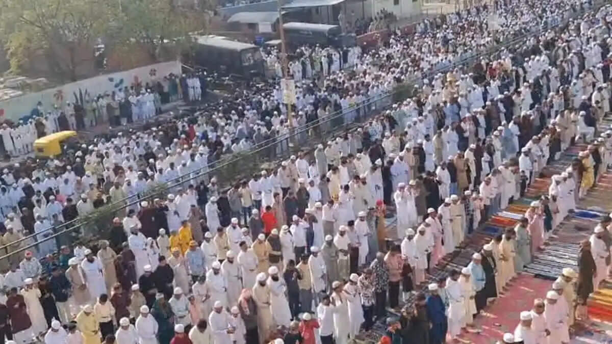 ईद-उल-फितर पर जामा मस्जिद और ईदगाह में उमड़ा जनसैलाब