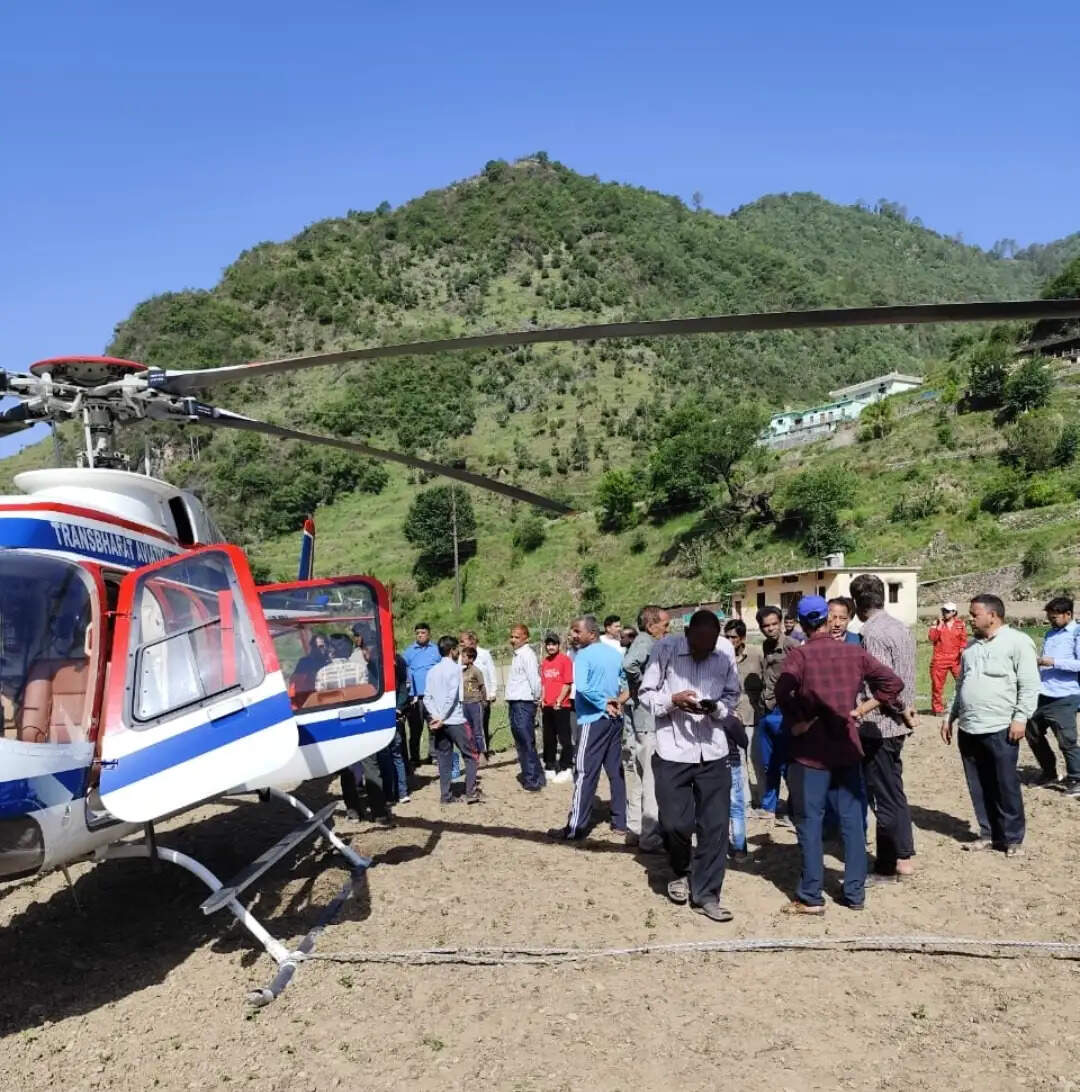 (अपडेट) तकनीकी खराबी के चलते हेलिकाप्टर ने नवागांव में की इमरजेंसी लैंडिंग