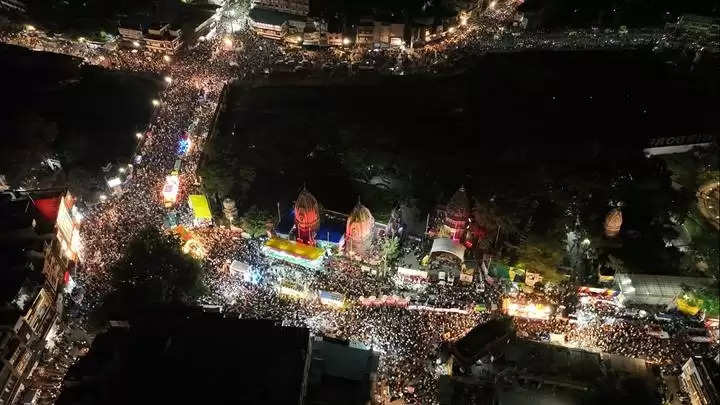 इंदौरः अनंत चतुदर्शी पर गौरवशाली परम्परा के अनुरूप निकला नयनाभिराम झांकियाँ और अखाड़ों का कारवां