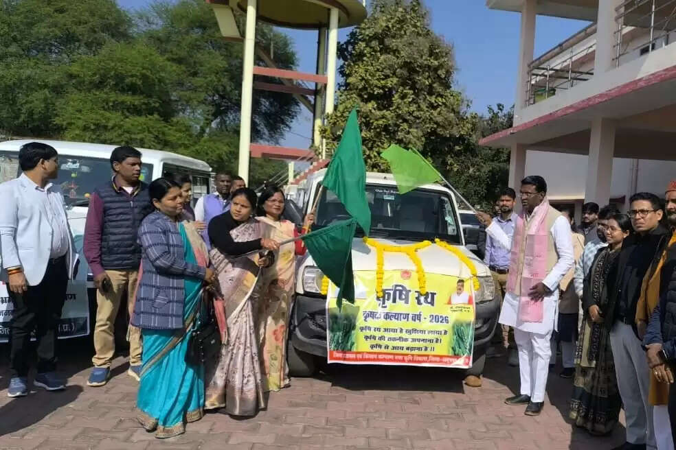 अनूपपुर: प्रभारी मंत्री ने कृषि रथ तथा उद्यानिकी कृषक भ्रमण दल वाहन को हरी झंडी दिखाकर किया रवाना
