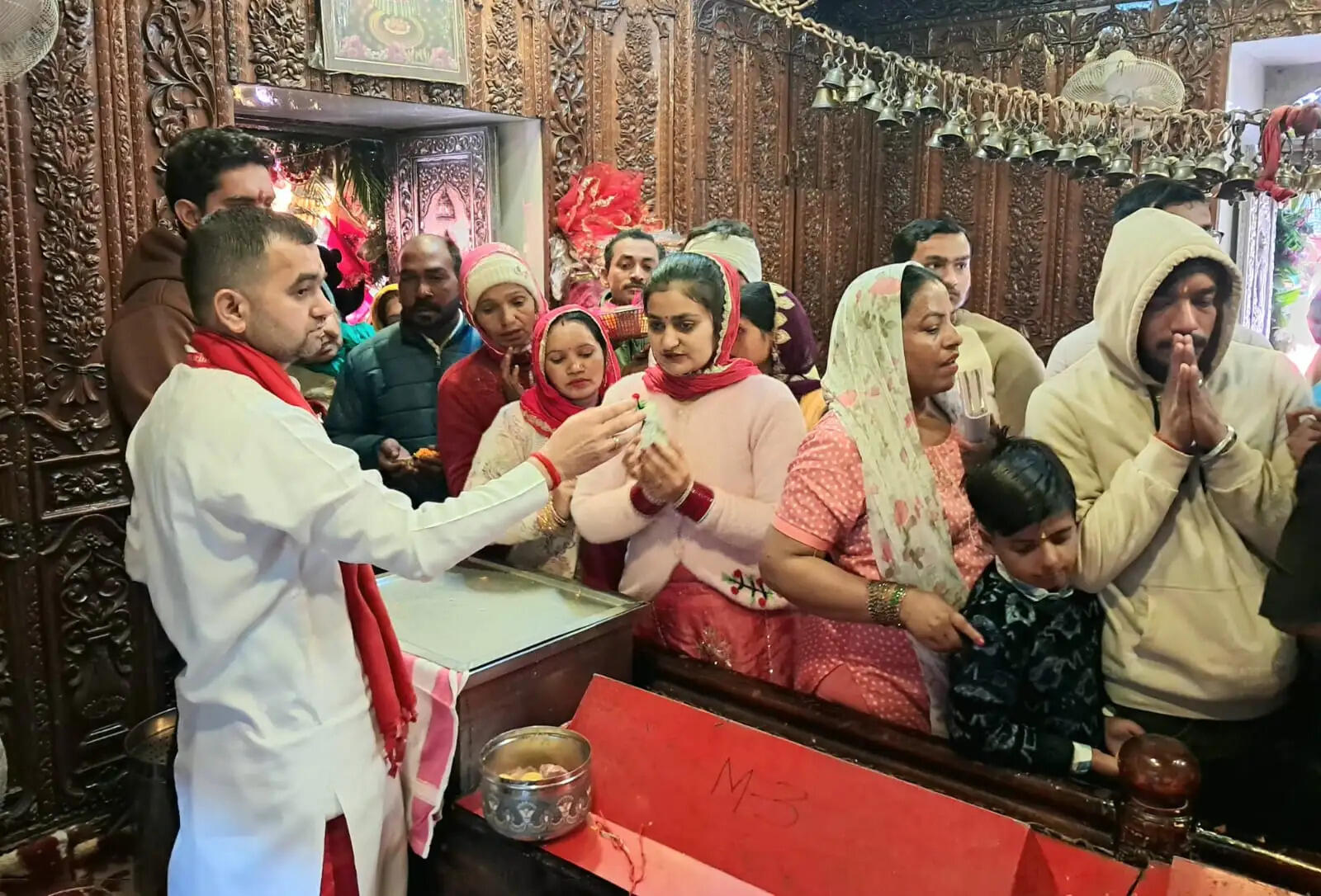 चौथे नवरात्र पर त्रिलोकपुर मंदिर पहुंचे 6 हजार श्रद्धालु