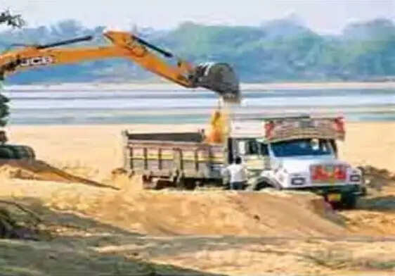 रेत घाटों के संचालन में पारदर्शिता की मांग, कलेक्ट्रेट पहुंची जोहार छत्तीसगढ़ पार्टी