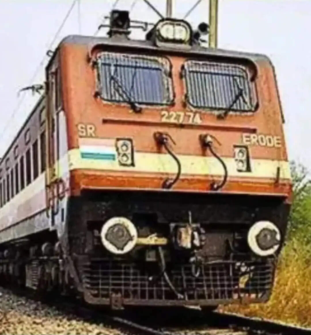 सासनी में ट्रेन की चपेट में आने से अज्ञात व्यक्ति की मौत