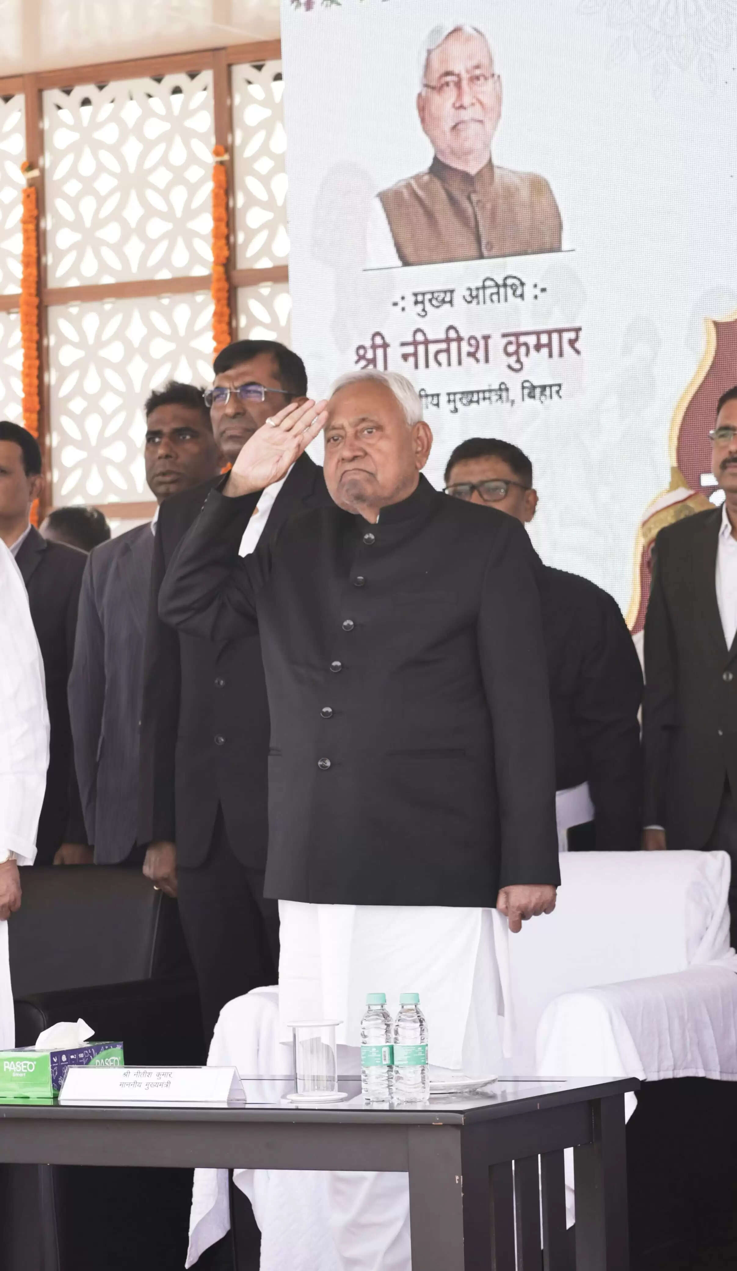 समाज में कानून व्यवस्था बनाए रखने में पुलिस की महत्वपूर्ण भूमिका: नीतीश कुमार