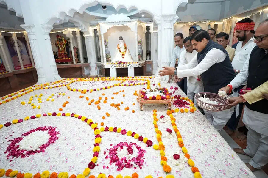 मुख्यमंत्री डॉ. यादव ने उज्जैन में वाल्मीकि धाम आश्रम में किया छड़ी-पूजन