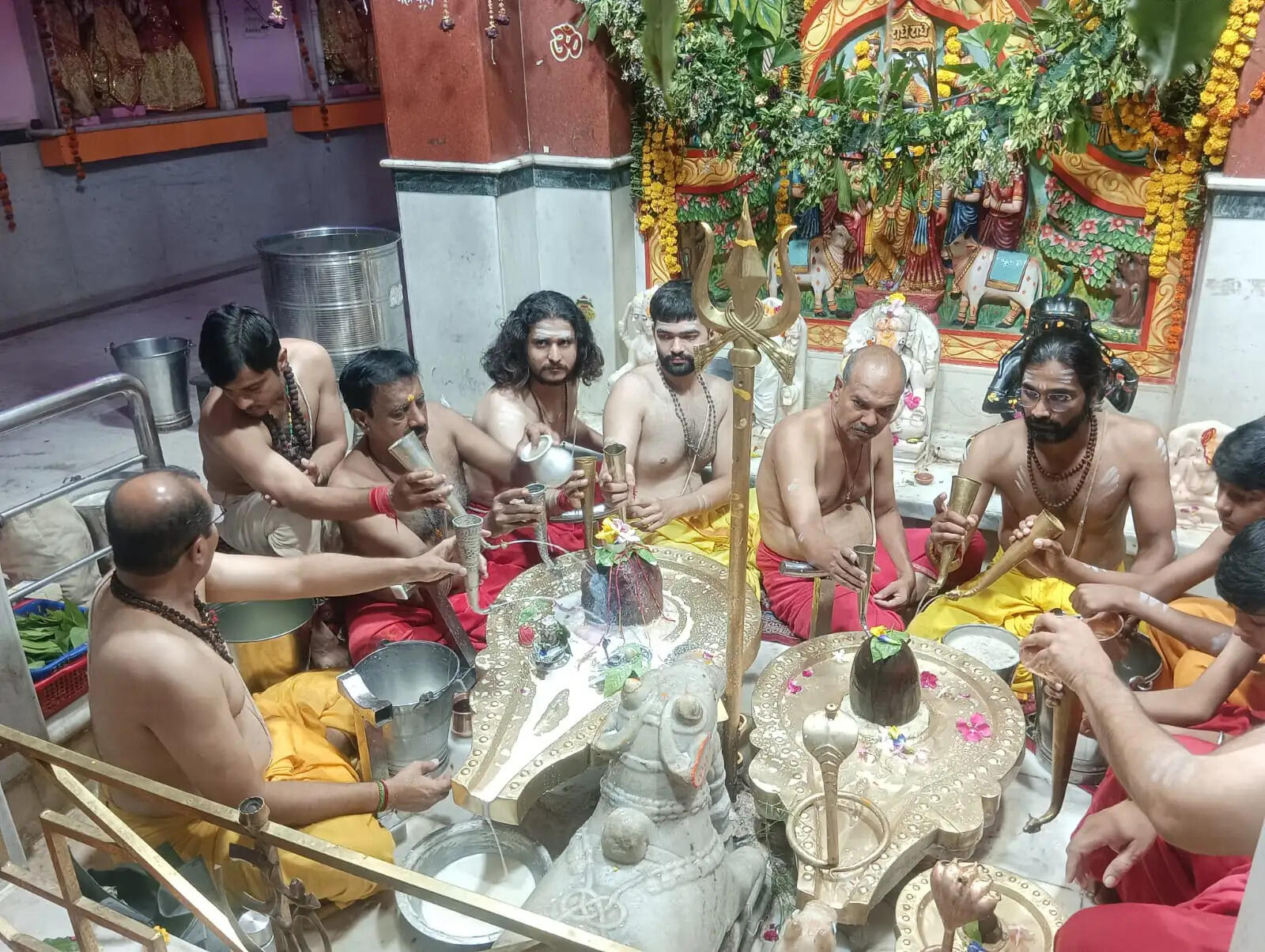 जाेधपुर के शिवालयों में शिव का अभिषेक, बम-बम भोले के गूंजे जैकारे