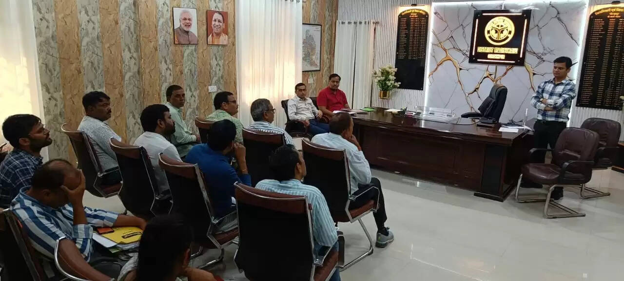 2027 तक पूरी हाेगी सहजनवा-दोहरीघाट रेल परियोजना, समीक्षा बैठक में हुई चर्चा