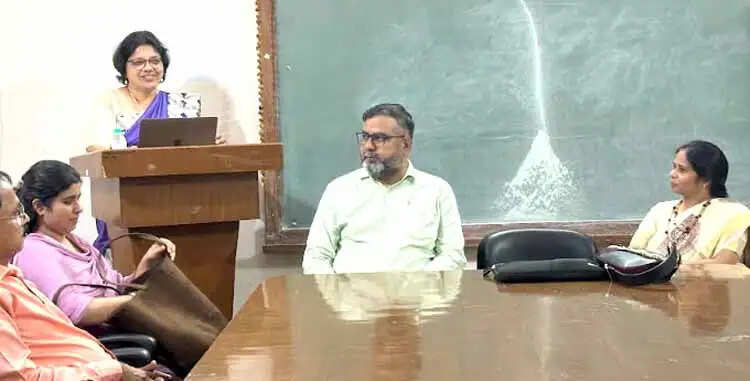 मलयालम कहानियों में दिखी आर्थिक असमानता और मानवीय संवेदनाओं की तस्वीर