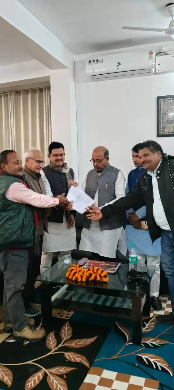 शंकरपुर मंदिर को पर्यटन स्थल घोषित करने की उठी मांग, पर्यटन मंत्री को सौंपा ज्ञापन