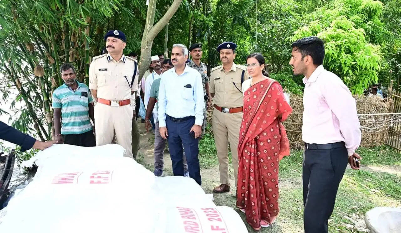 आला अधिकारियों ने किया कलबलिया बांध का निरीक्षण, राहत कार्य तेज करने के निर्देश