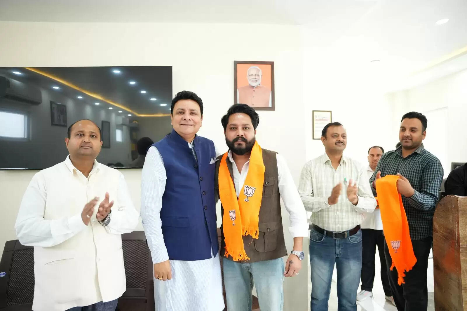 धर्मशाला में कांग्रेस छोड़ 50 परिवार भाजपा में शामिल