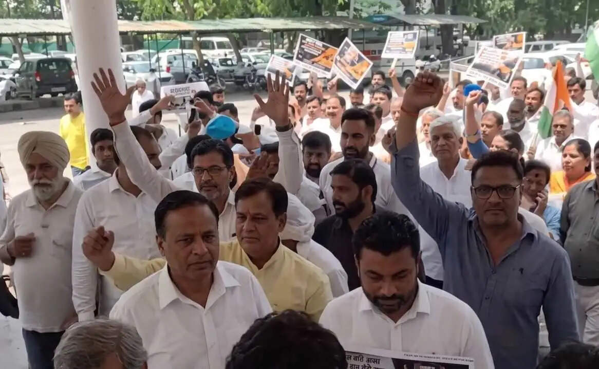 यमुनानगर:नीट पेपर लीक व महंगाई के विरोध में कांग्रेस ने किया प्रदर्शन, राष्ट्रपति के नाम ज्ञापन