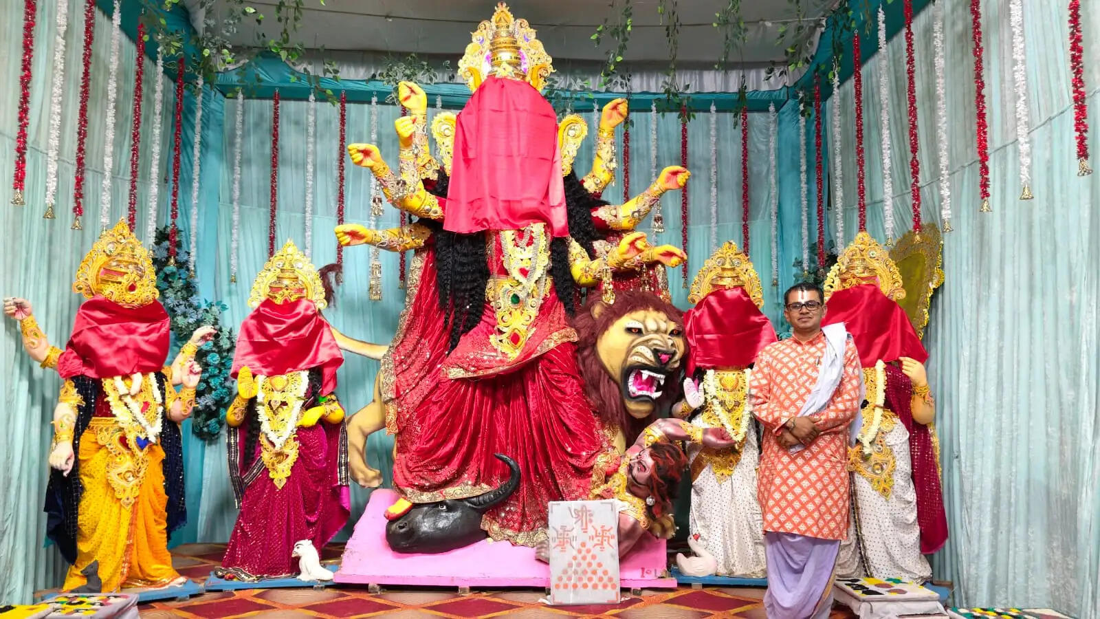 अनूपपुर: जिले में नौ दिनों तक आदिशक्ति के विभिन्न स्वरुपों की विविधत पूजा-अर्चना, 367 दुर्गा प्रतिमा स्थापित