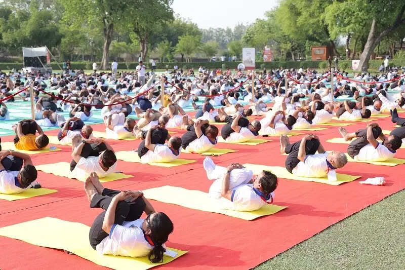 (अपडेट) विश्व पर्यटन नगरी खजुराहो से गूंजा योग का संदेश, अंतरराष्ट्रीय योग दिवस का 25 दिवसीय काउंटडाउन शुरू