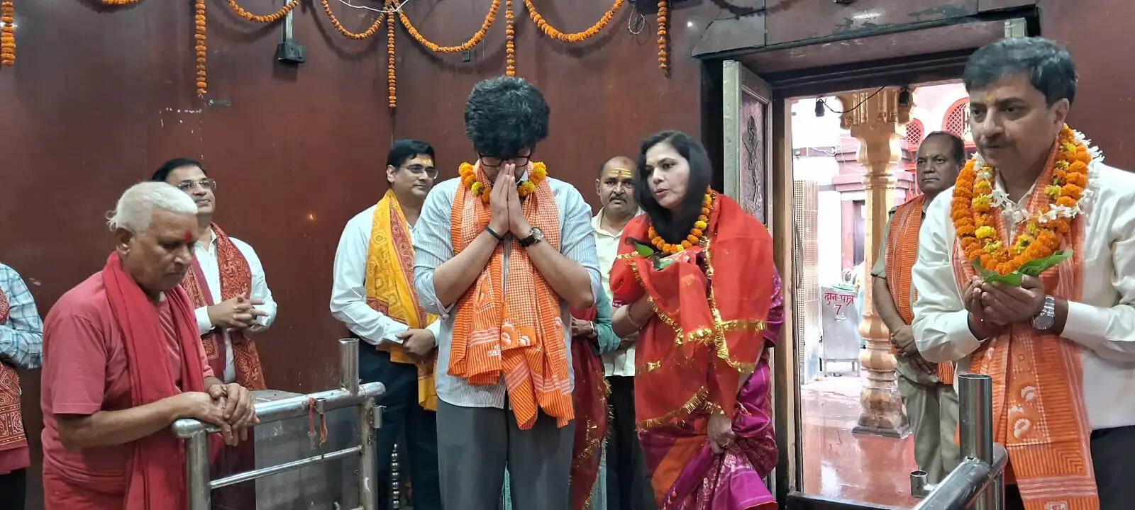 पूर्व मध्य रेलवे के नए महाप्रबंधक डिंपी गर्ग ने बाबा हरिहरनाथ मंदिर में की पूजा-अर्चना