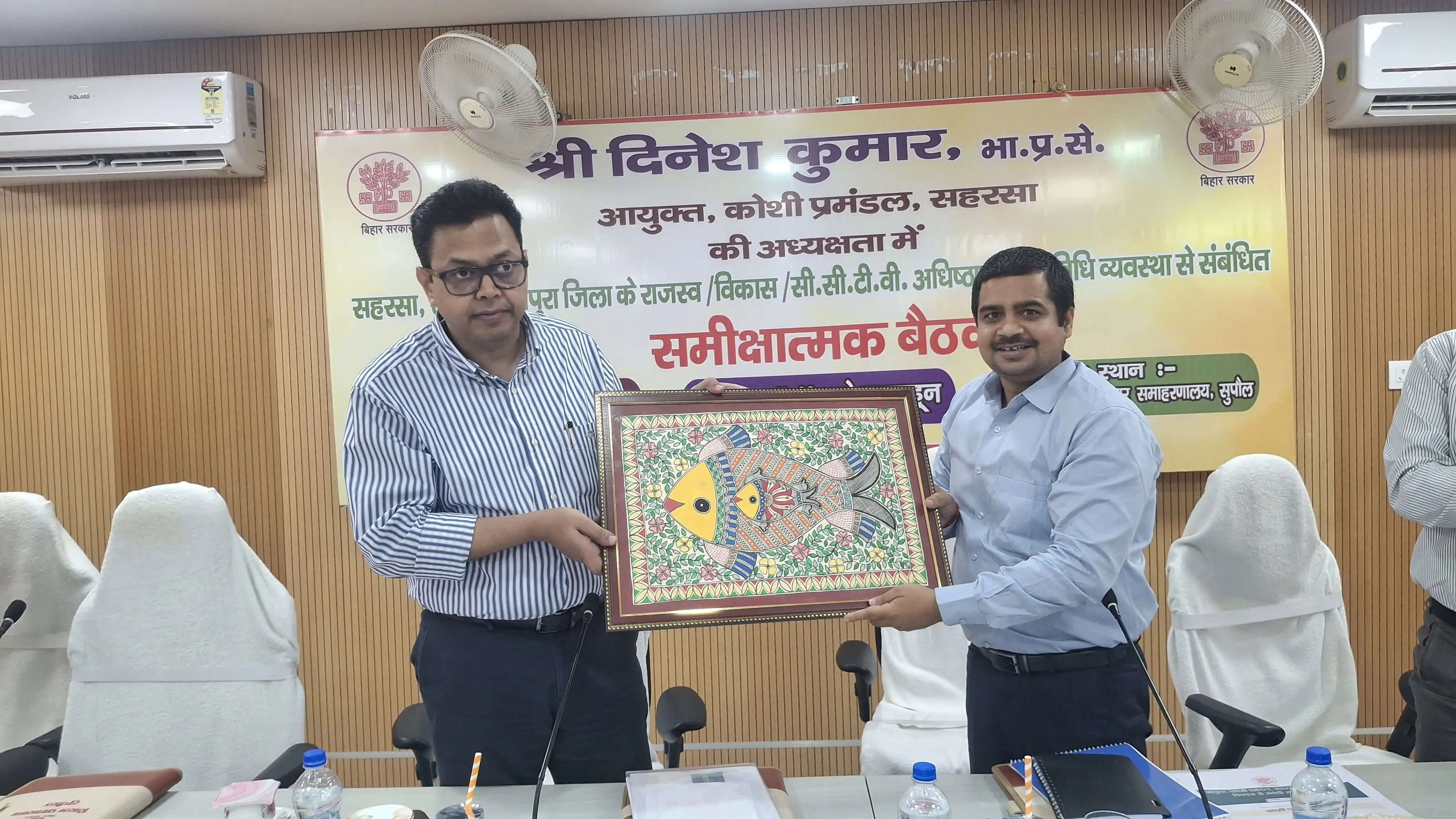कोसी आयुक्त ने राजस्व, विकास व विधि-व्यवस्था की समीक्षा की