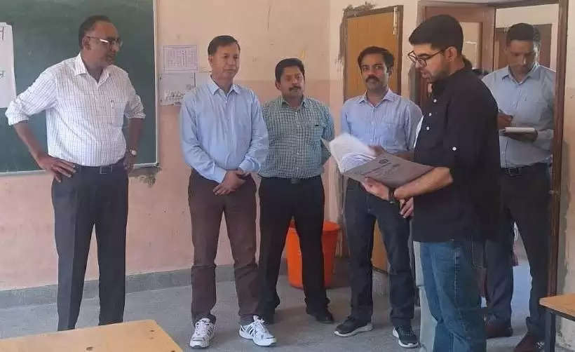 जिला निर्वाचन अधिकारी ने सुजानपुर में मतगणना केंद्र और स्ट्रांग रूम का निरीक्षण किया