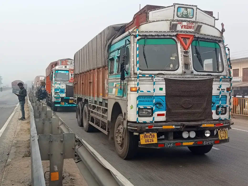 हिट एंड रन नए कानून के विरोध में चालकों के हड़ताल का समाजवादी व्यापार सभा ने किया समर्थन