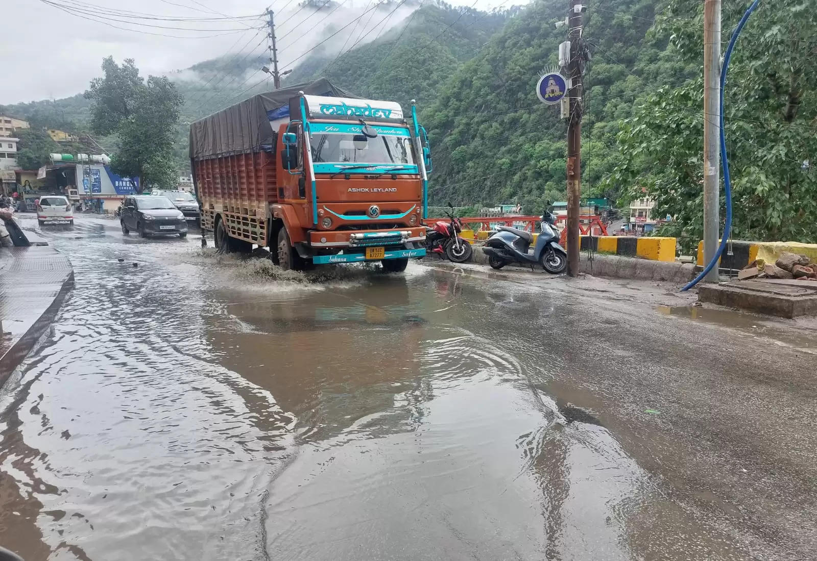 केदारनाथ हाइवे स्थित सुरंग का एक हिस्सा टूटा, अलकनंदा नदी का जलस्तर बढ़ा