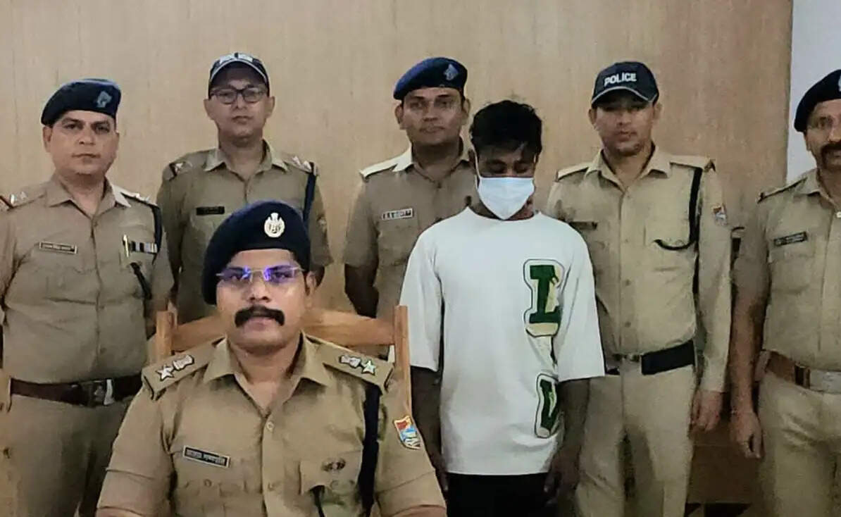 लाखों की चोरी का किया खुलासा,16 तोला सोना और एक किलो चांदी बरामद