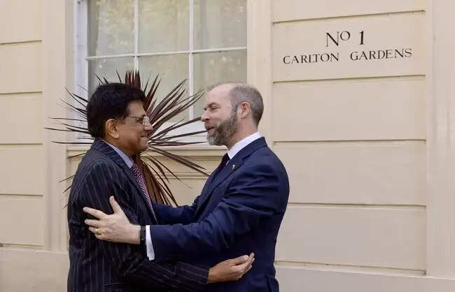 पीयूष गोयल लंदन पहुंचे, यूके के व्यापार सचिव के साथ की बातचीत