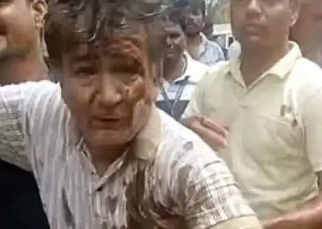 अतिक्रमण हटाने पर हंगामा, निगम की टीम से धक्का-मुक्की