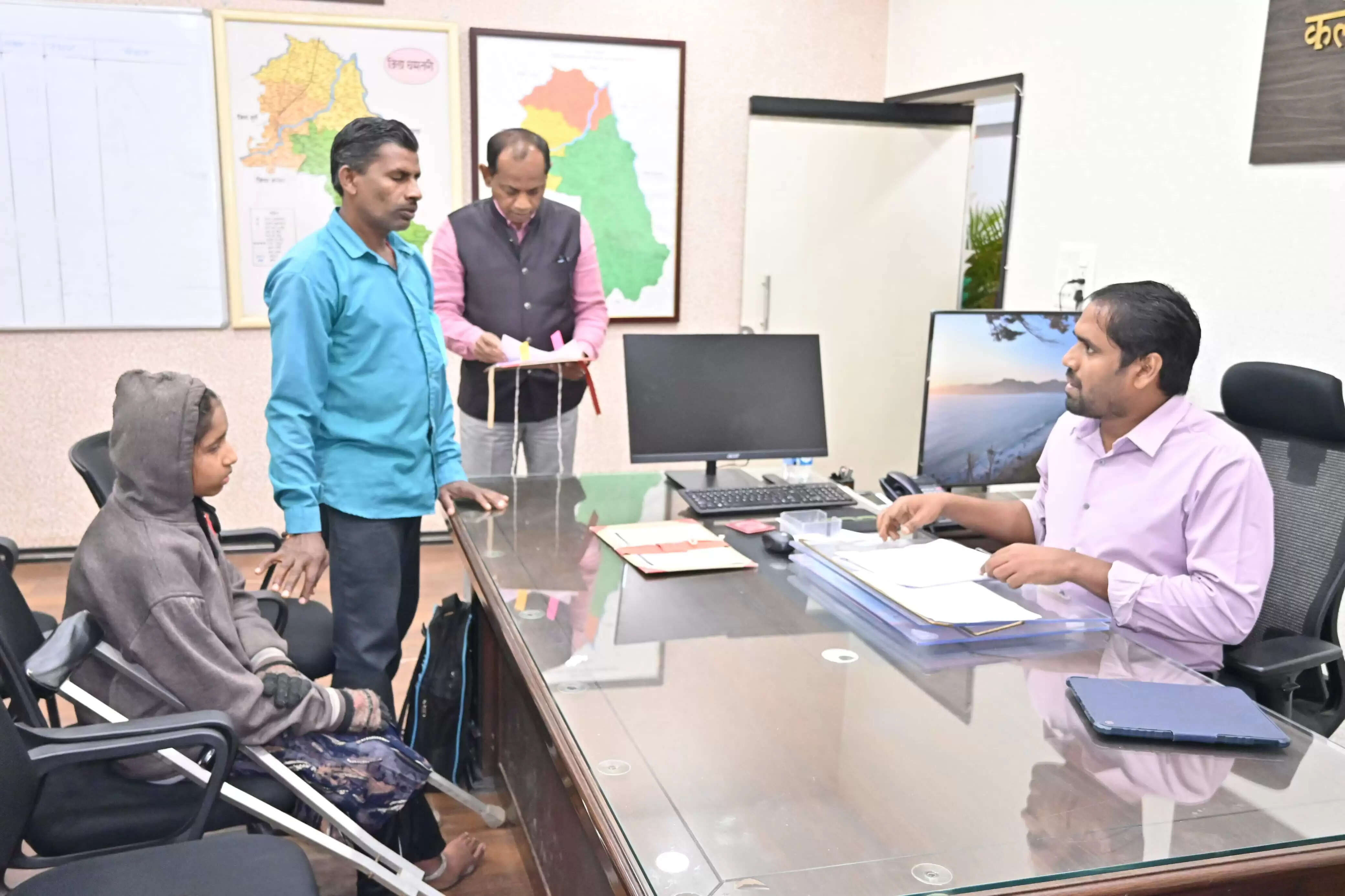 धमतरी : जनदर्शन में 77 आवेदनों पर शीघ्र निराकरण के निर्देश