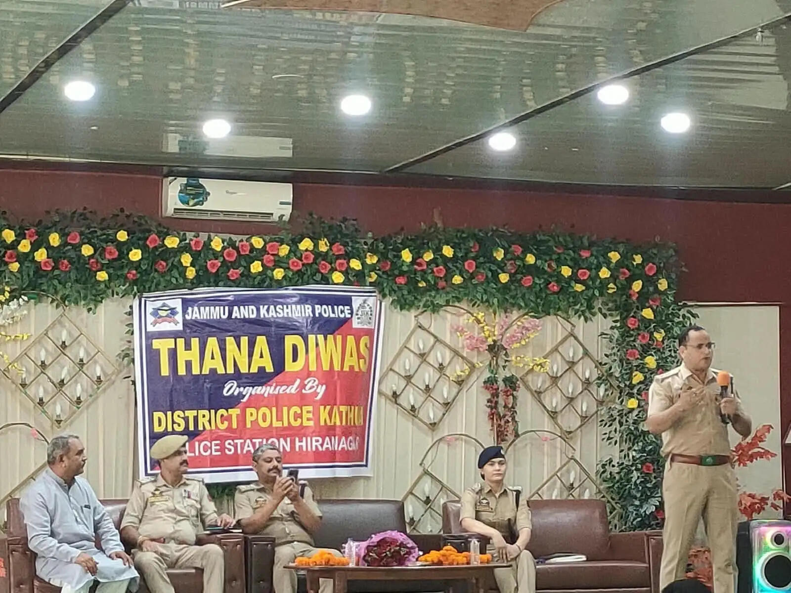 थाना दिवस में पुलिस ने सुनीं ग्रामीणों की समस्याएं, संवाद से मजबूत किया भरोसा