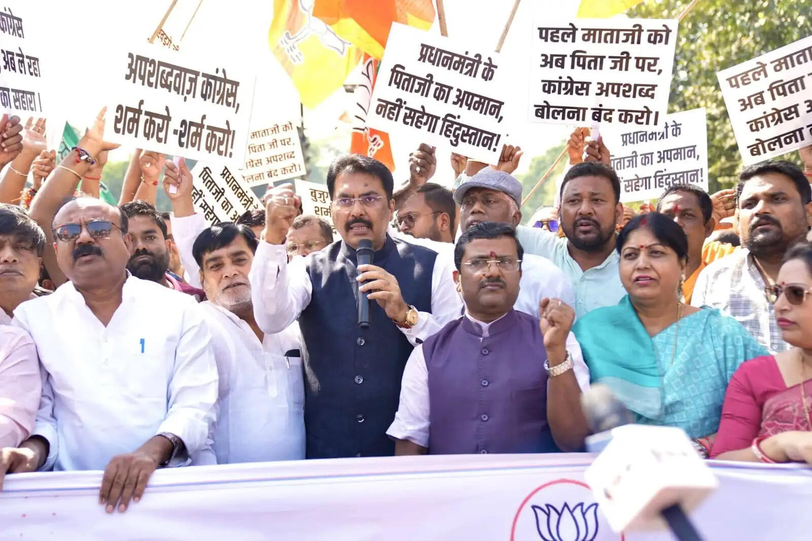 संजय सरावगी के नेतृत्व में भाजपा कार्यकर्ता सड़क पर उतरे, कांग्रेस के खिलाफ जमकर नारेबाजी